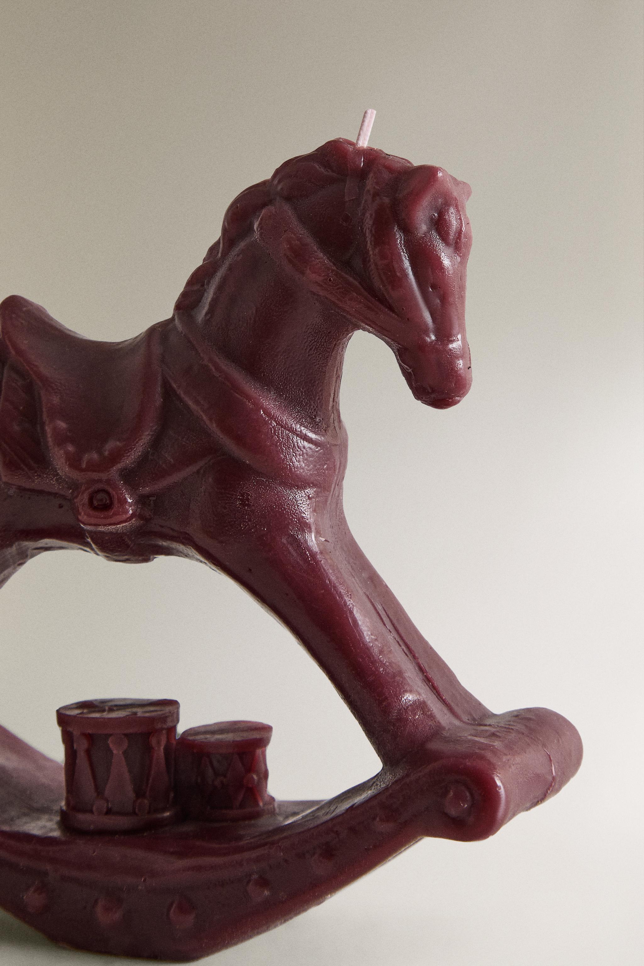 GINGERBREAD HORSE SCENTED CANDLE